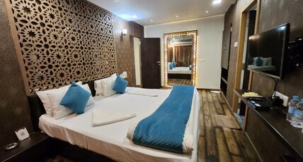 Saibaba International Hotel Room Type - Royal Suite With Bathtub