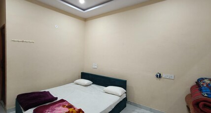 Hotel Shri Dakoliya Room Type - Standard Double Bedroom With Ac