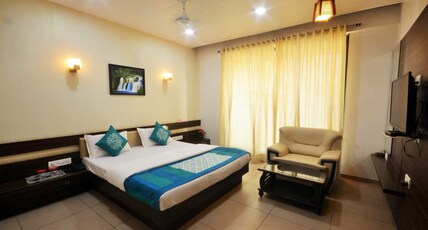 Hotel Shyam Room Type - Deluxe Royal Ac Room