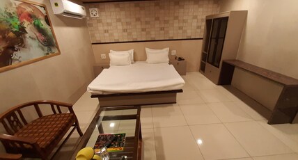 Heavens Guest House Room Type - Suite Room AC