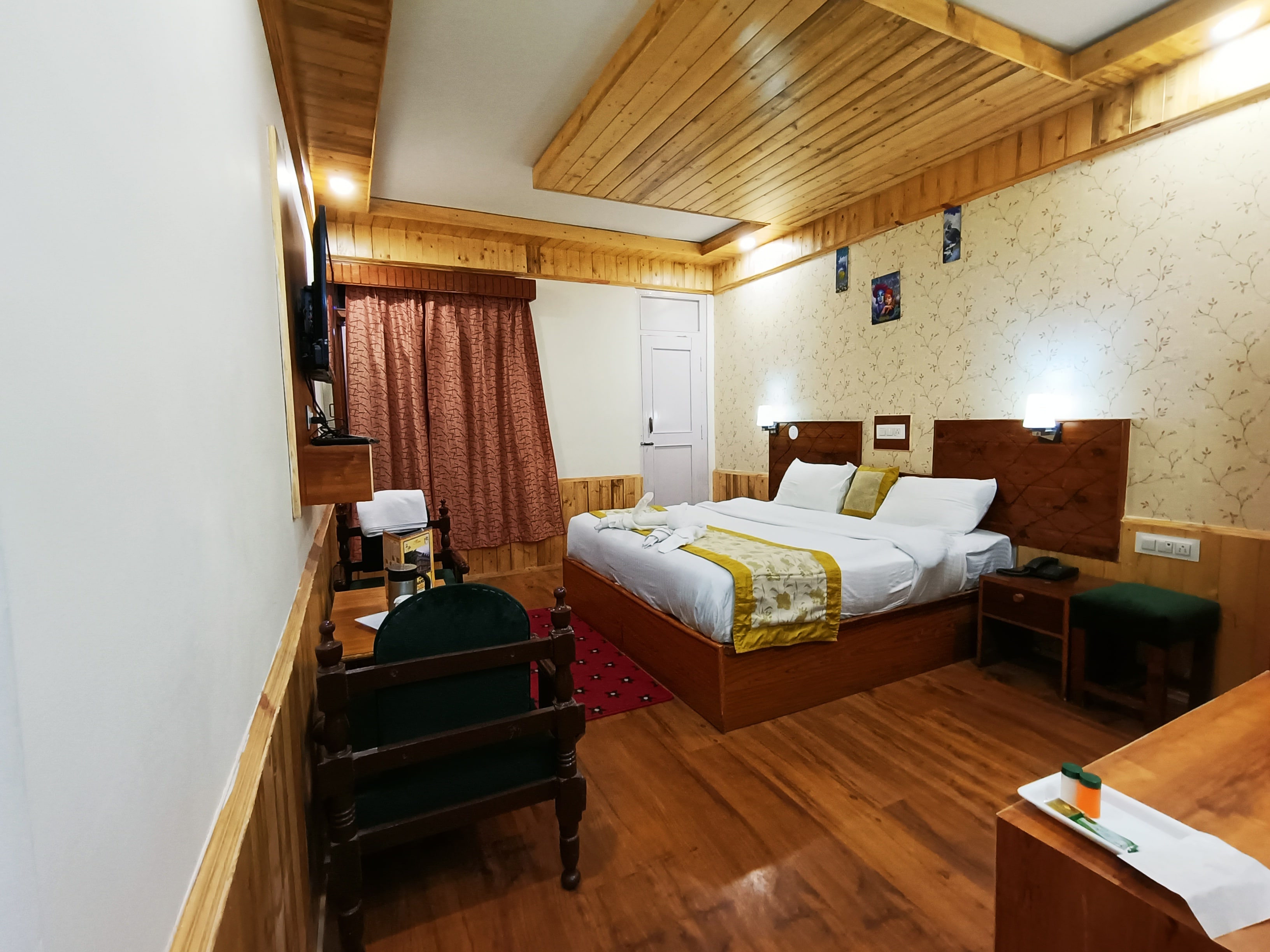 Hotel Shandela - Tap to explore photos