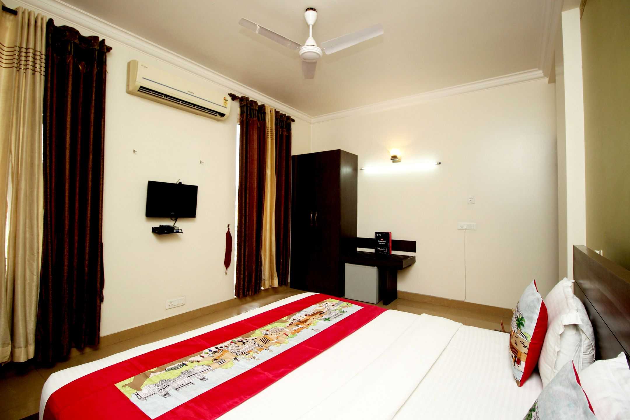 Collection O Sakshi - Tap to explore photos