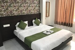 Hotel Madhav Palace