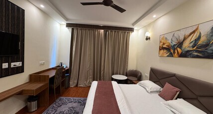 HILLCREST VALLEY Room Type - Deluxe Valley Room with Private Balcony