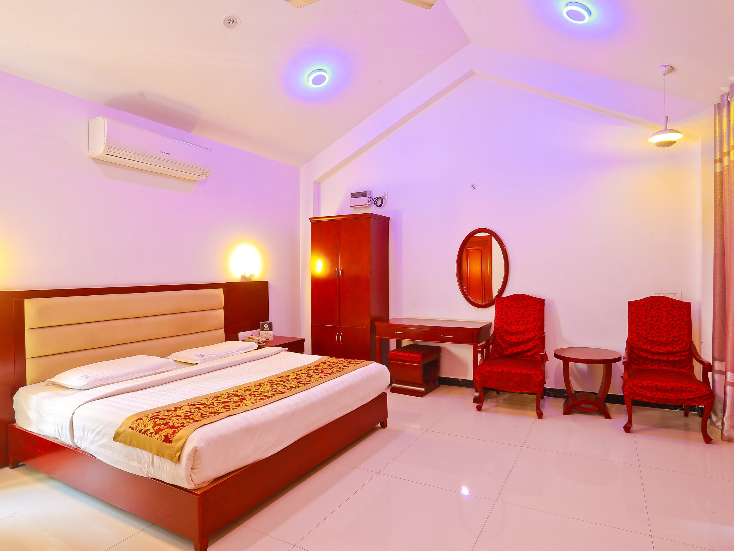 HOTEL ARADHANA INN - Tap to explore photos