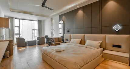 Melange Hotel - Golf course road Room Type - Suite