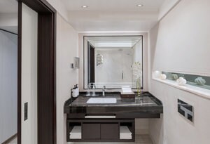 InterContinental MUSCAT Room Type - 1 King Sea View Club Lounge Access Balcony
