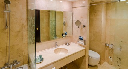 Hilton Sibiu Room Type - KING HILTON GUESTROOM