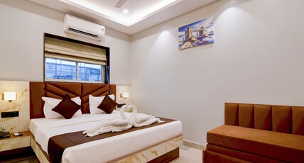 ZQ Royal Palace Room Type - Deluxe kind Bed Ac Room