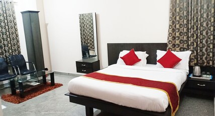 Soundarya hotel Room Type - Deluxe Room AC