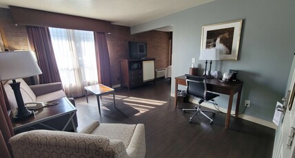 Best Western Pocatello Inn Room Type - Suite-1 Queen Bed, Non-Smoking, Pet Friendly Room, Sofabed, Full Breakfast