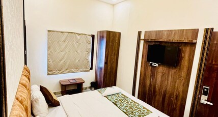 The Sevens Hotel - 200 M from Assi Ghat Room Type - Classic Room