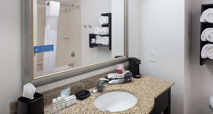 Hampton Inn & Suites Gainesville Downtown Room Type - 2 QUEEN BEDS NONSMOKING