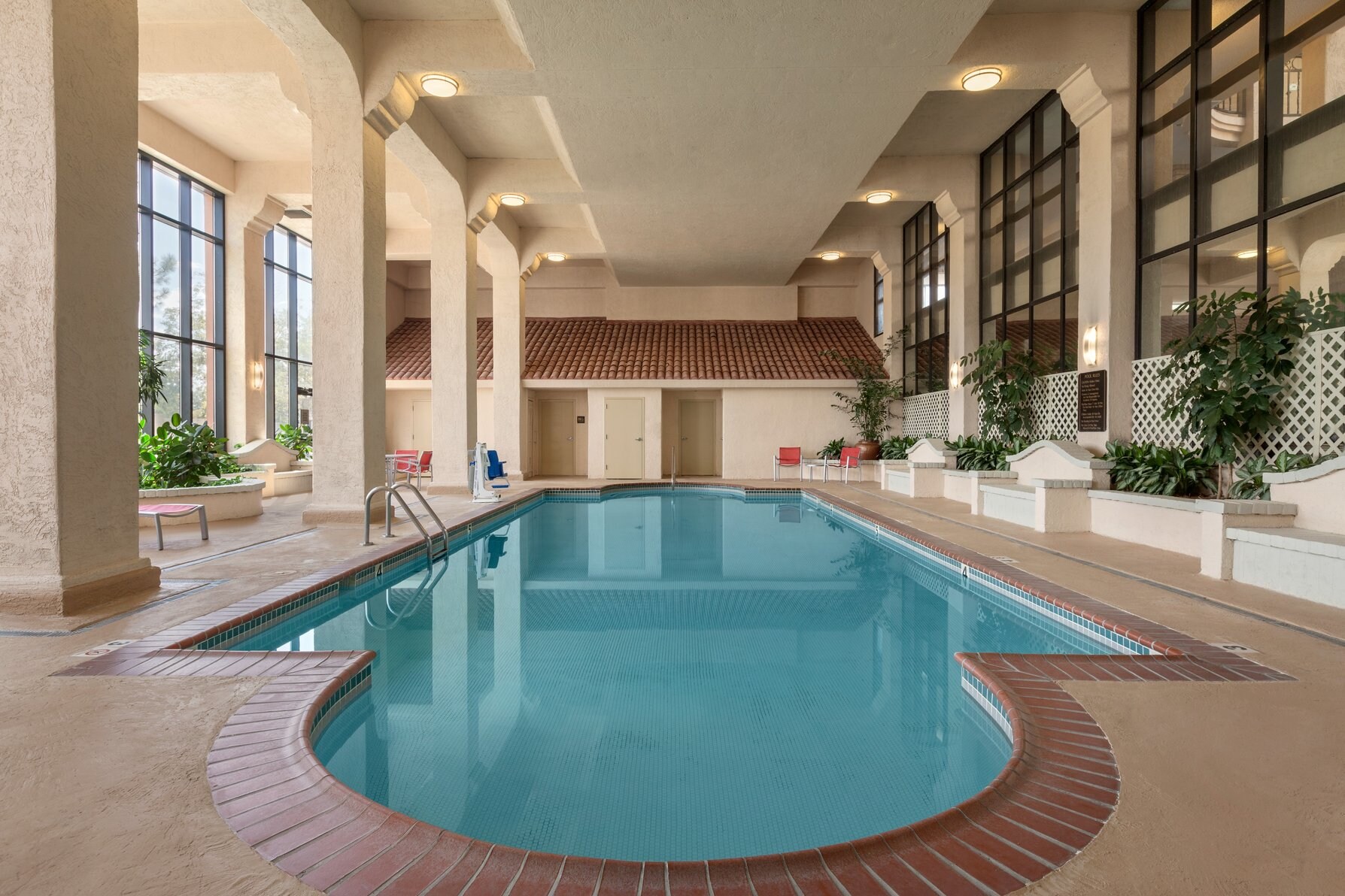 Embassy Suites Baton Rouge - Tap to explore photos