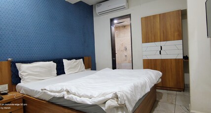 Hotel Center Point Room Type - Semi Deluxe