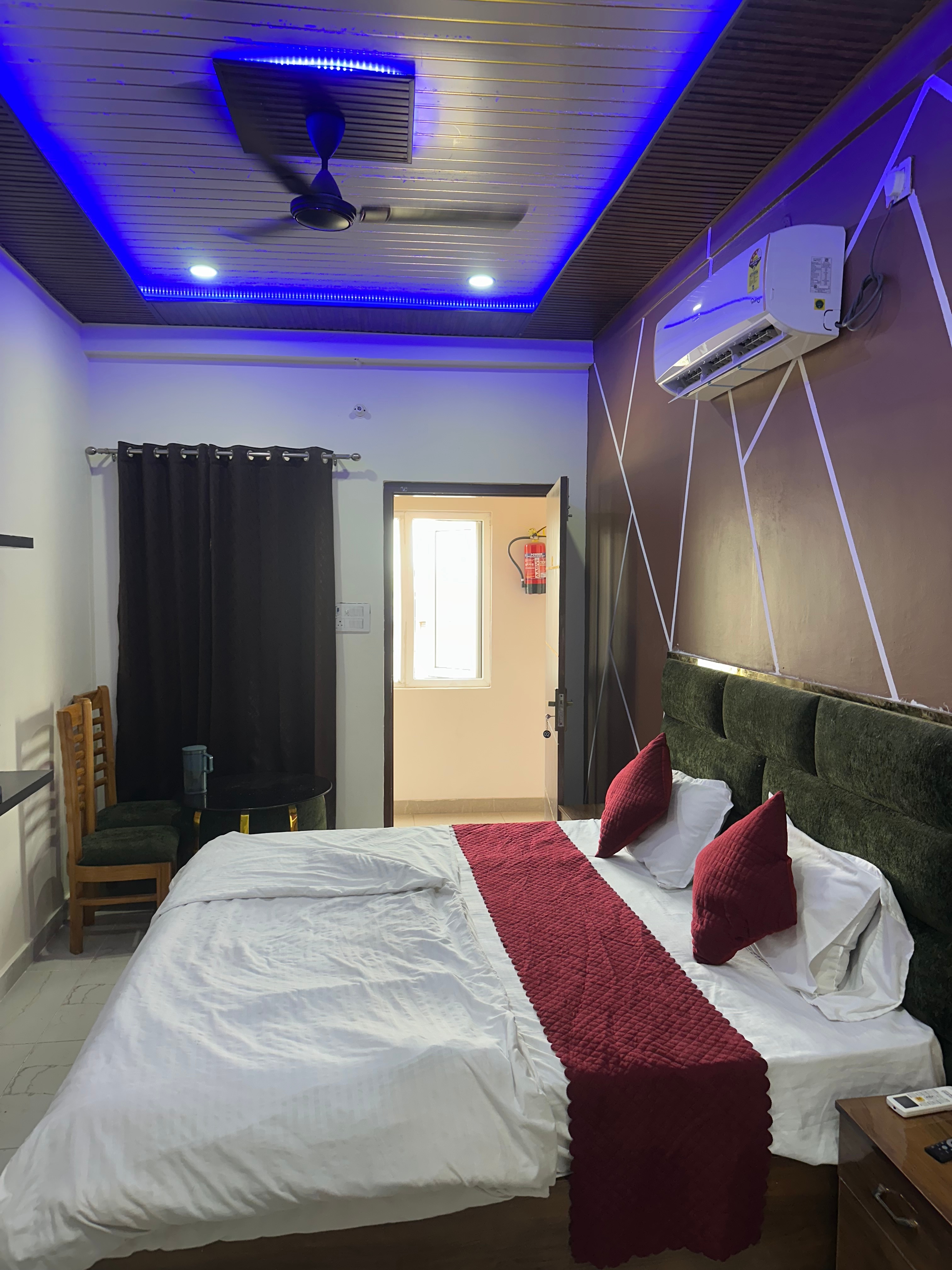 Shree Shyam guest house Kankhal - Tap to explore photos