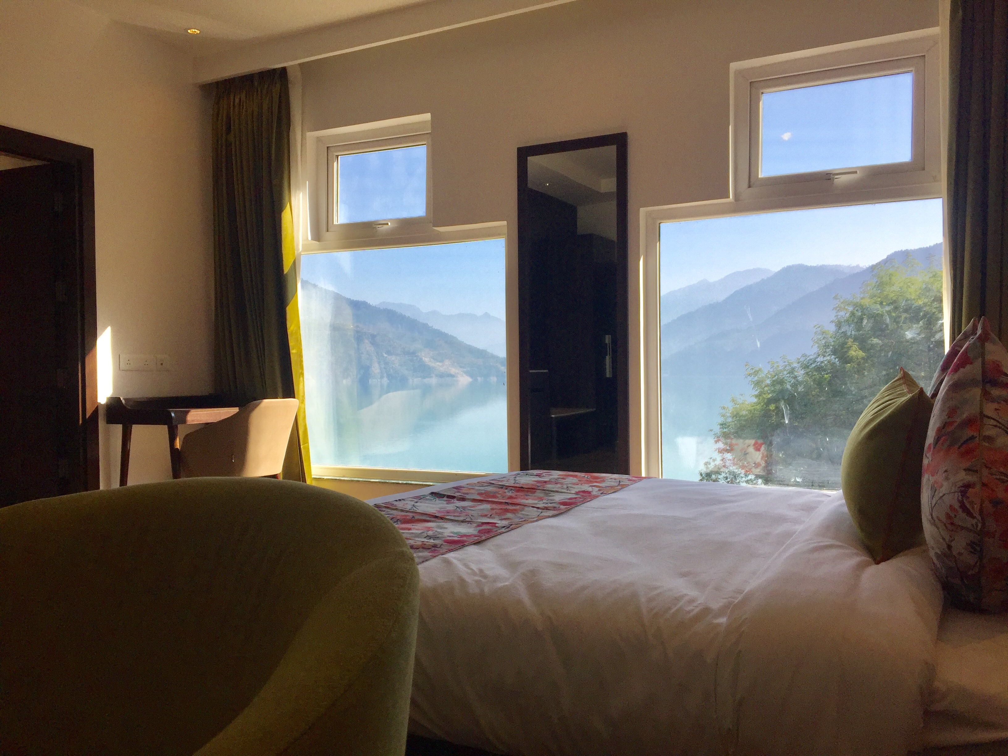 Hotel Le ROI lake View, Koti - Tap to explore photos