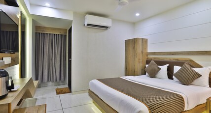 Hotel Pearl Room Type - Super Deluxe Room