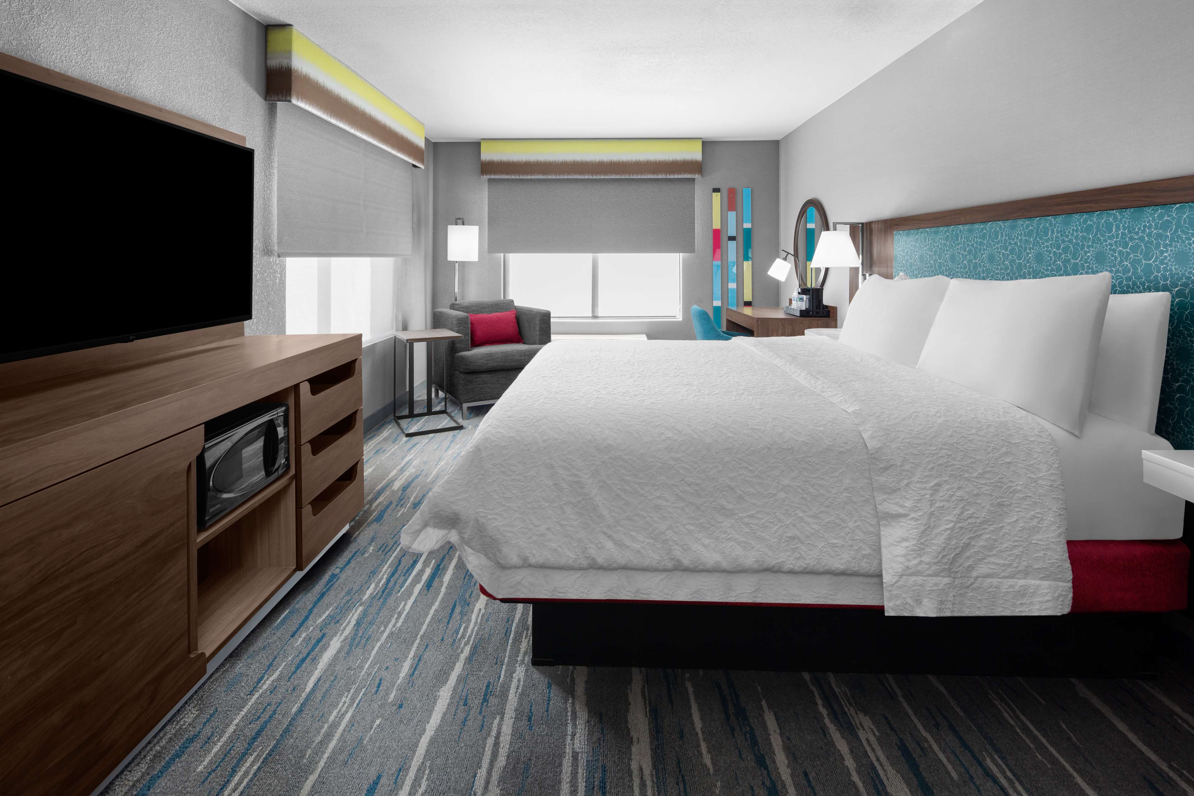 Hampton Inn by Hilton Phoenix-Biltmore - Tap to explore photos