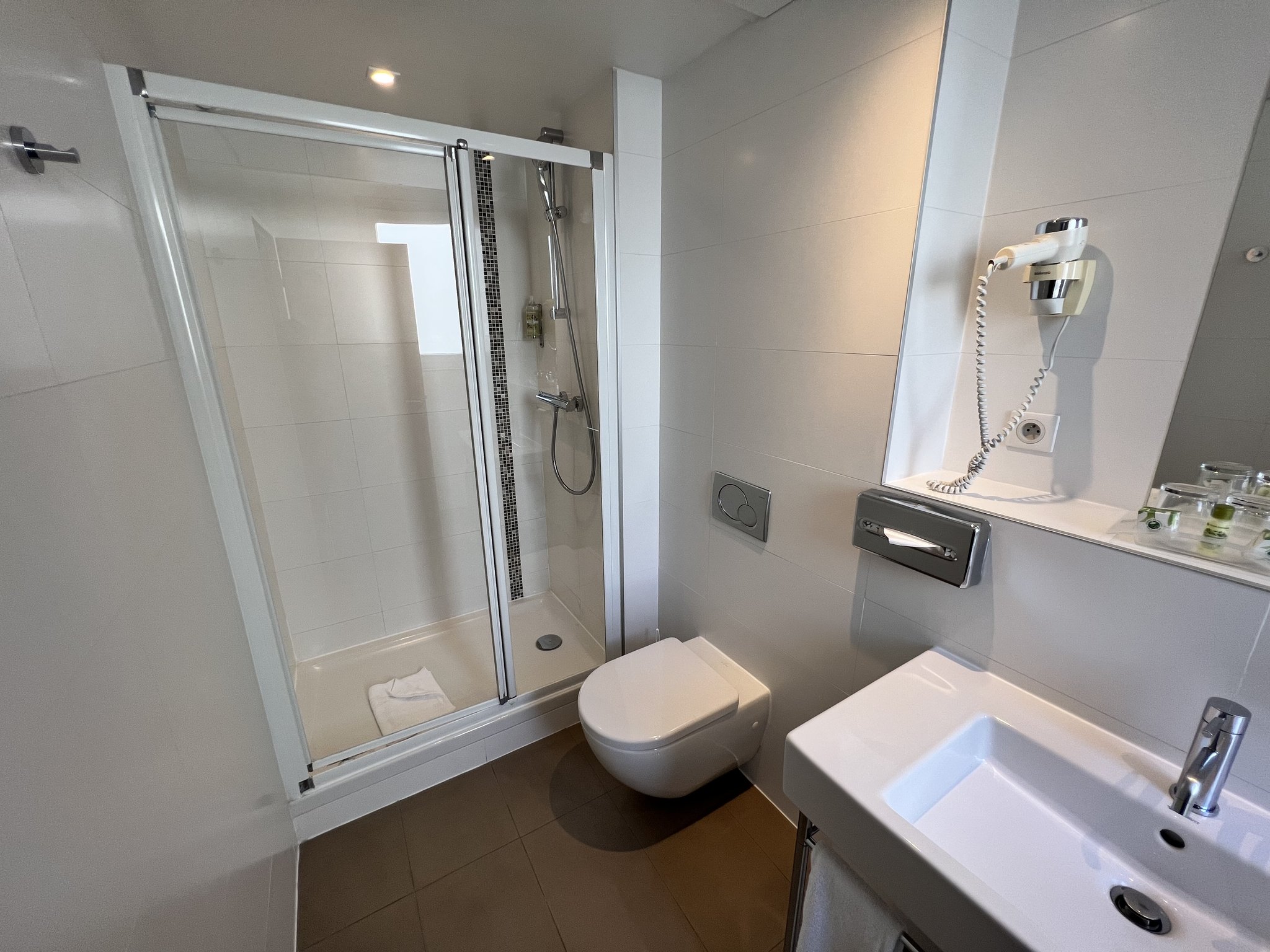 Holiday Inn Paris - Auteuil - Tap to explore photos