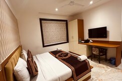 Hotel Divine Residency (Near YashoBhoomi)