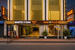 Hotel Oak Plaza Near Connaught Place & NDLS Station
