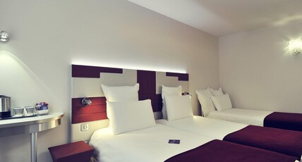 Mercure Paris Opera Faubourg Montmartre Hotel Room Type - SUPERIOR ROOM - 2 SINGLE BEDS AND 1 SOFA BED