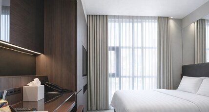 Amrise Hotel Kitchener Room Type - Superior Queen Room