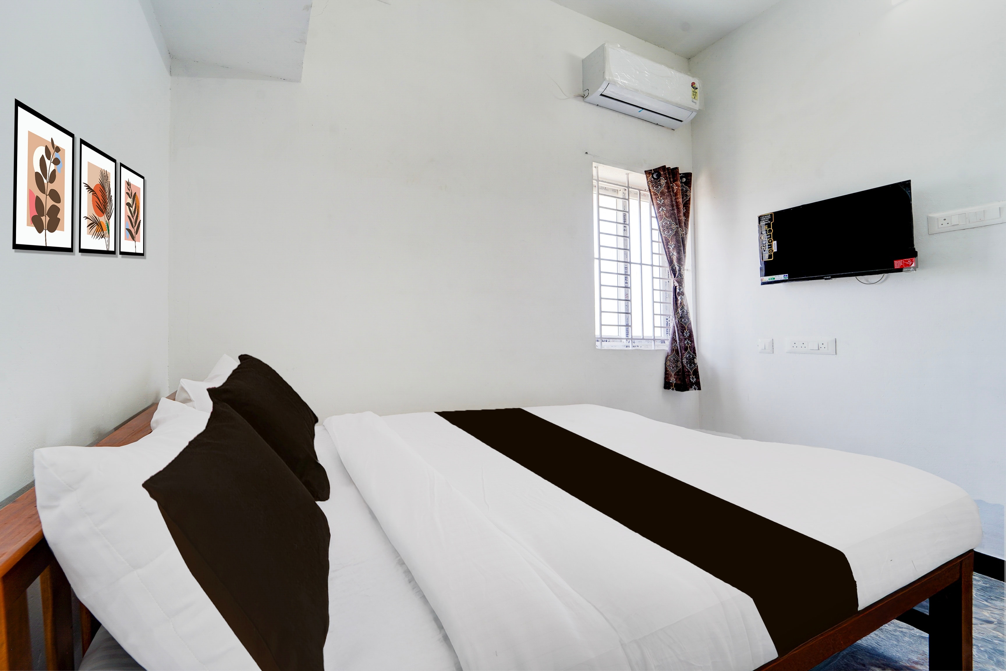Super Hotel O Neelambur Near PSG ITech - Tap to explore photos