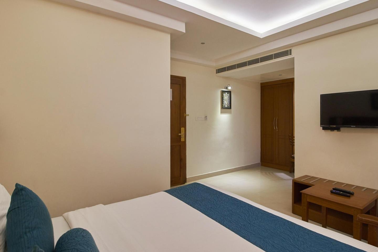 Hotel Vishnu Inn - Tap to explore photos