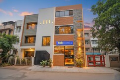 FabHotel Crown Suites - Nr. Sony Signals