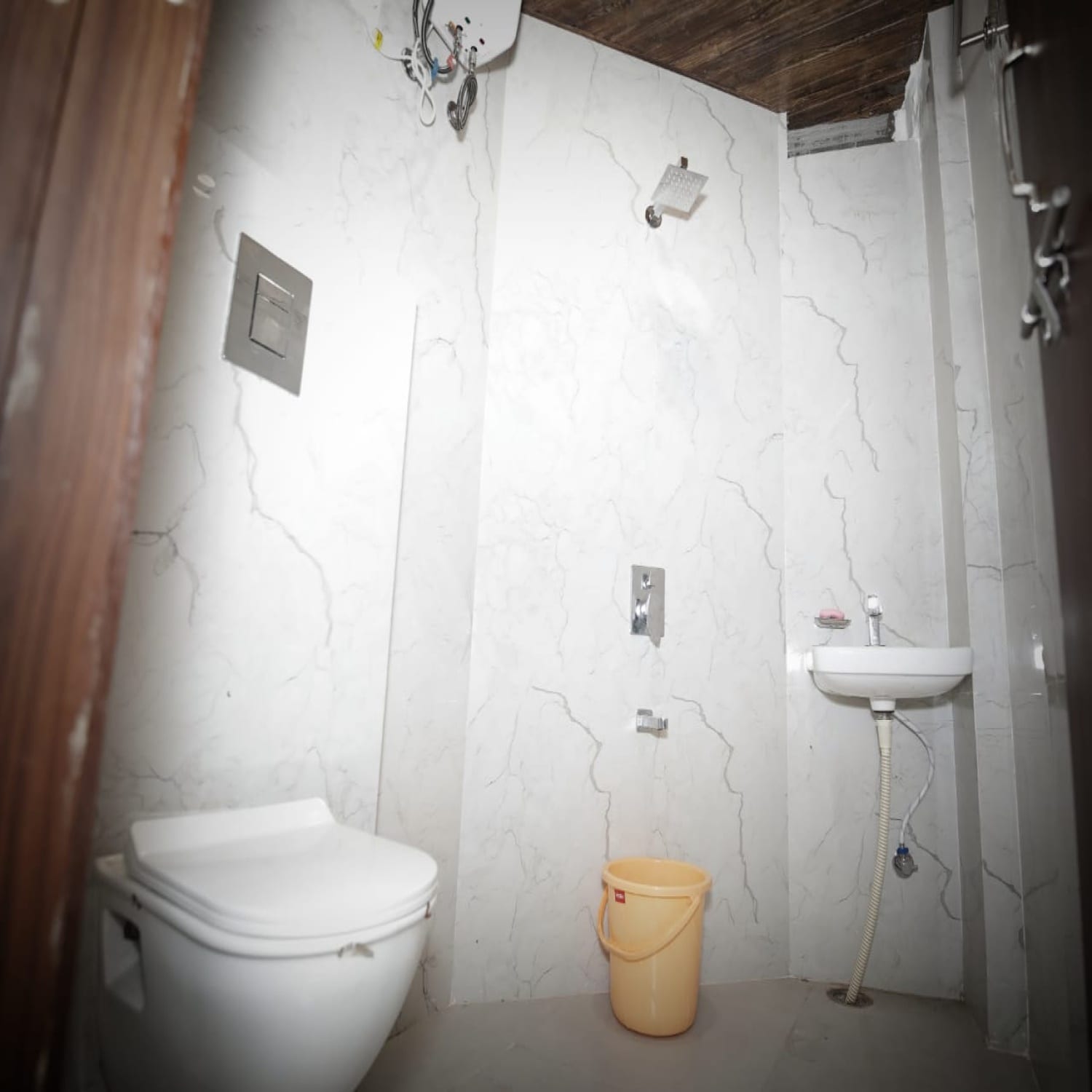 Hotel Manoj Prakash - Tap to explore photos