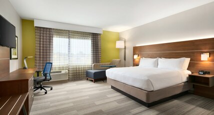 Holiday Inn Express & Suites SALISBURY Room Type - 1 King Standard Communication Accessible