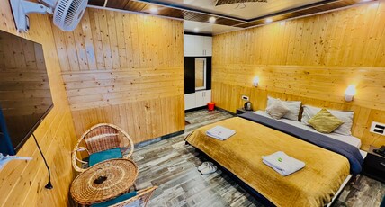 Sonamarg Snow View Room Type - Super Deluxe Room