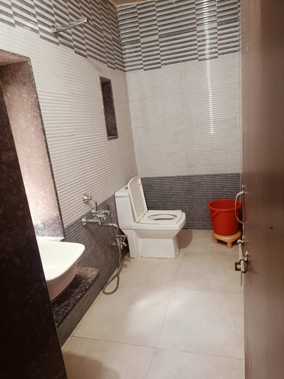 RJ Villa Homestay |Private Rooms - Tap to explore photos