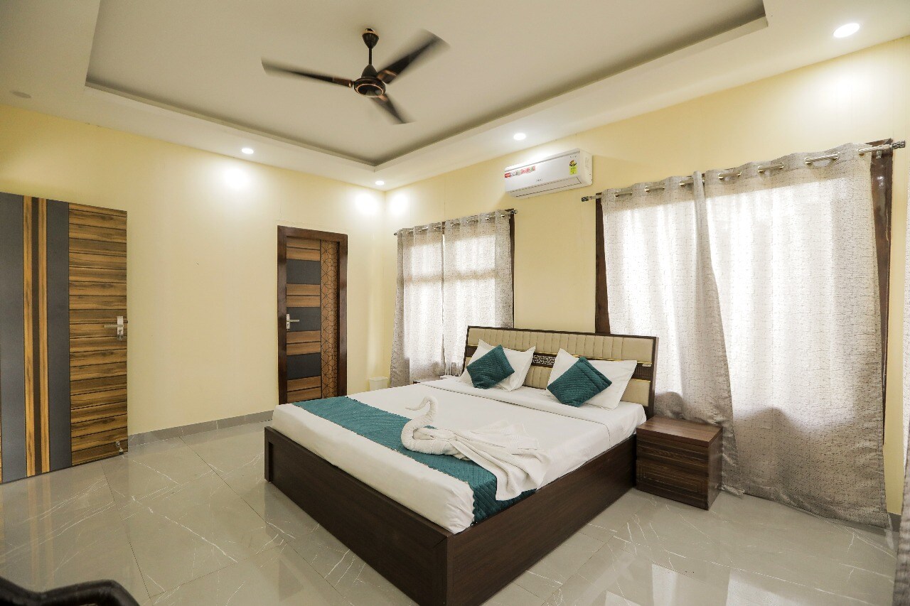 Skyway FarmHouse Noida 135 - Tap to explore photos
