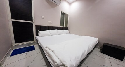 HOTEL RAINBOW Room Type - FAMILY ROOM