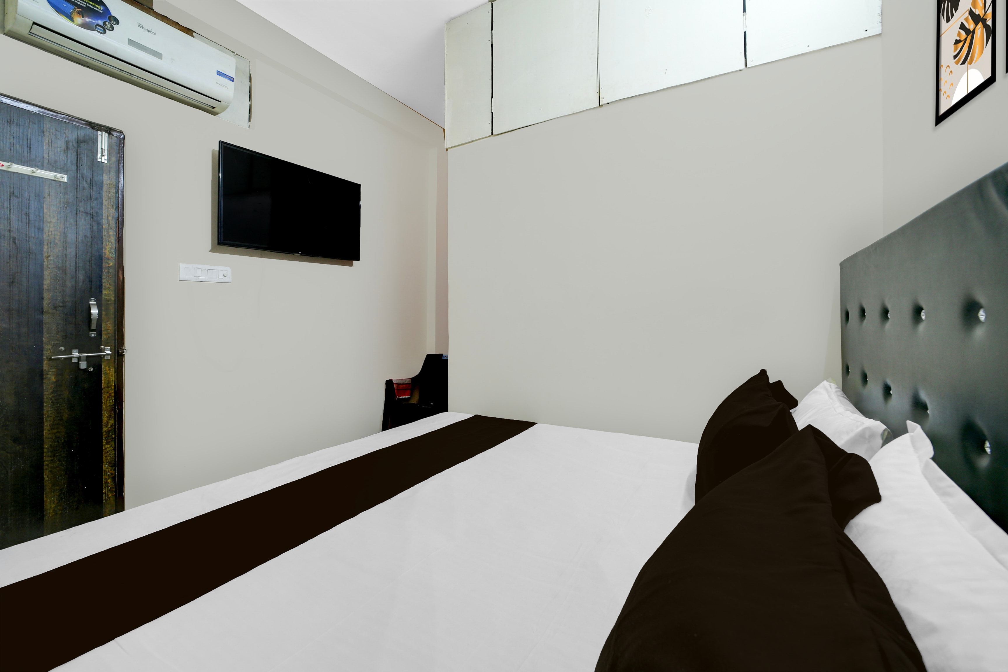 Hotel O Royal Inn Home Stay - Tap to explore photos