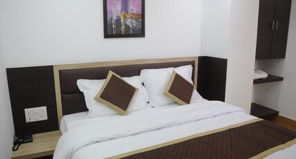 Hotel Radhika Room Type - Deluxe Room