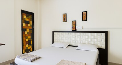 Homestay at Kashmiri Gate Metro & Old Delhi Railway Station| Private Rooms & Dorms  Room Type - Standard Private Room with Modern Amenities