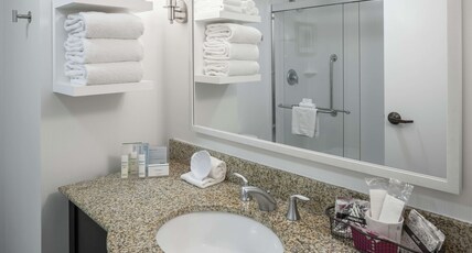 Hampton Inn Austin - Northwest Arboretum Room Type - 2 QUEEN BEDS NONSMOKING