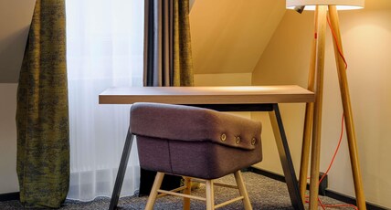 Mercure Muenchen City Center Room Type - Superior Room with double bed and sofa or armchair