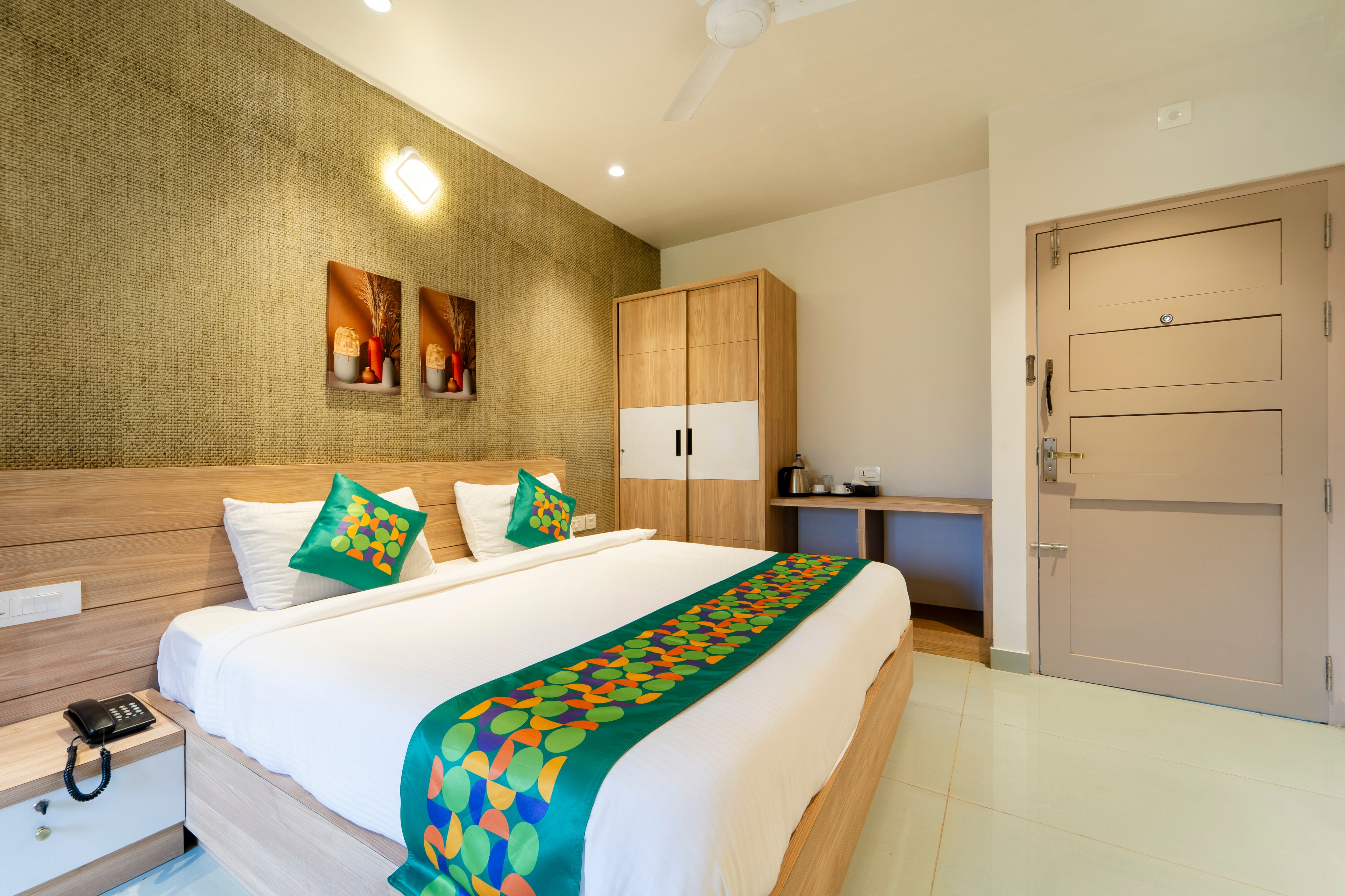 Treebo Mr Motel, 10 Mins To Airport - Tap to explore photos