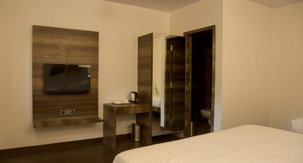 Hotel Girija Room Type - Deluxe Double Room