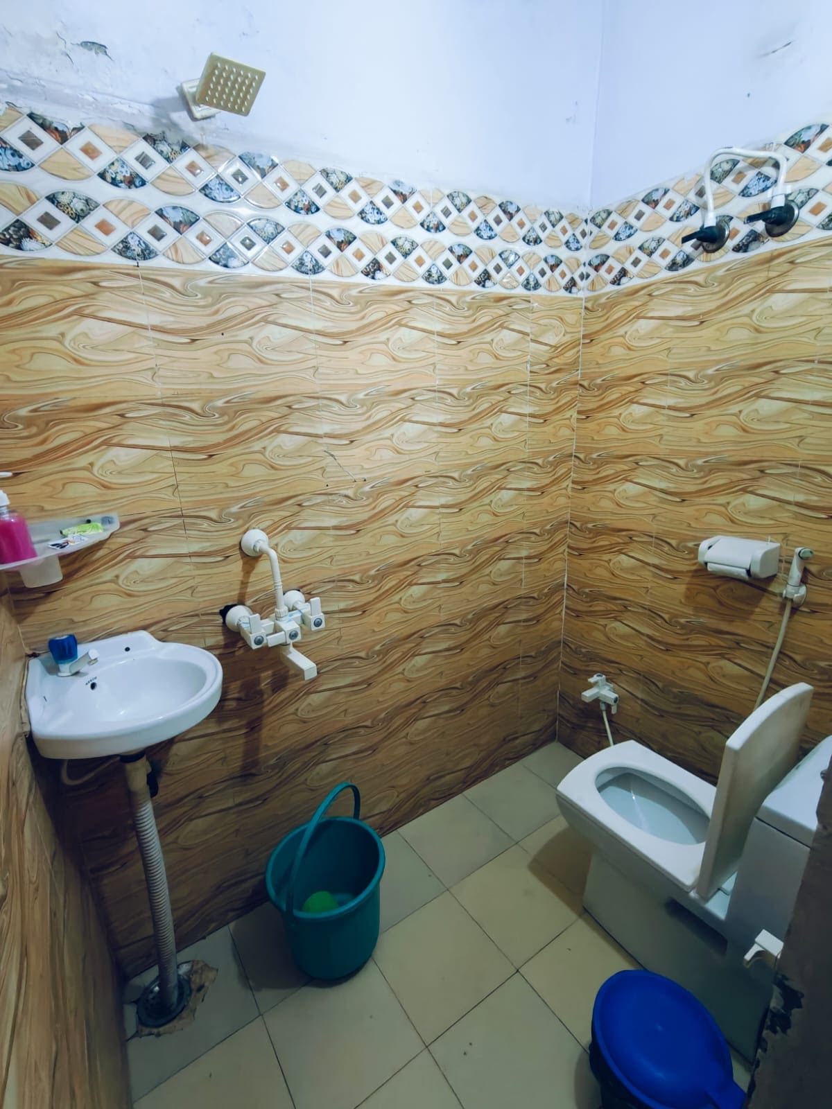 Milestone Homestay - Tap to explore photos