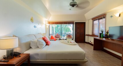 Birds and Bees Resort Pattaya Room Type - Deluxe Room