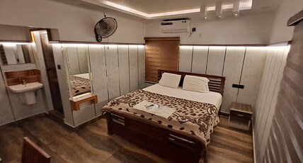 Hotel Shan Room Type - Deluxe AC