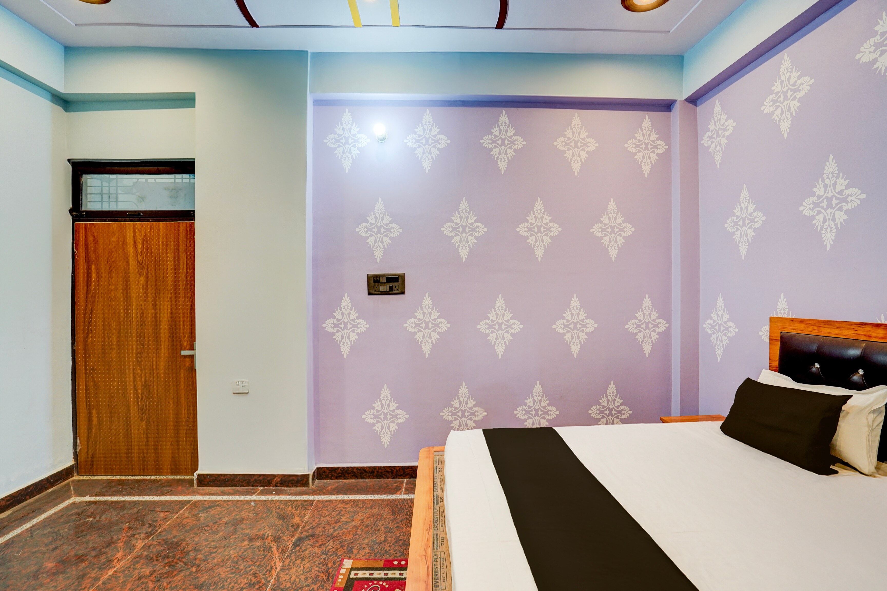 SPOT ON Anshika Guest House & Lodge - Tap to explore photos