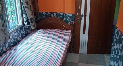 Sri Ganesh Hotel Fooding & Lodging Room Type - Bedroom 3