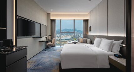 Crowne Plaza SHANGLUO Room Type - 1 King Standard High Floor